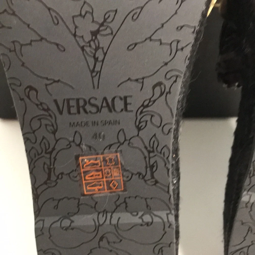 New Authentic Versace Summer Slides – Premium Leather, Gold-Tone Logo